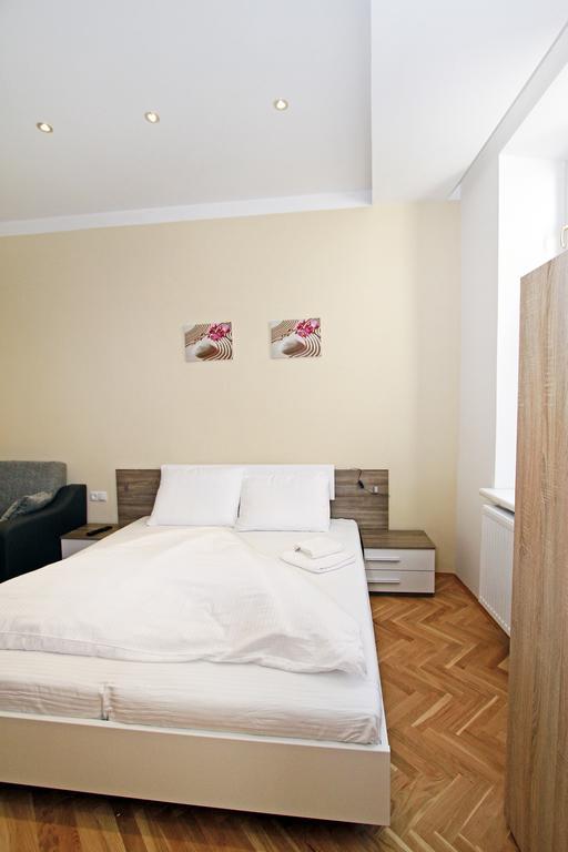 Aurellia Apartment *