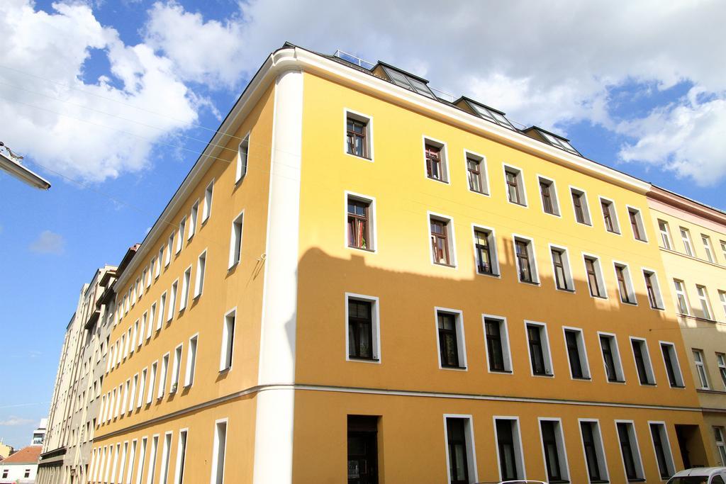 Aurellia Apartment