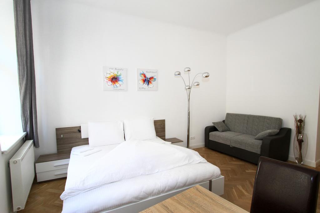 Aurellia Apartment